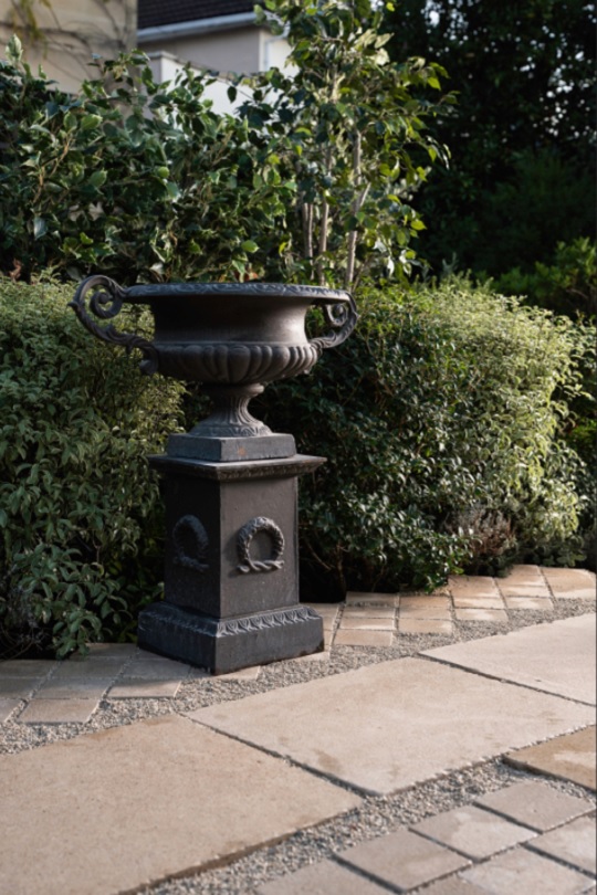 Outside Flagstone with 15cm x 15cm Courtyard Cobbles